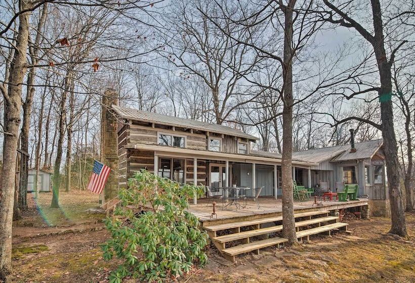Cozy Cumberland Mountain Cabin W/ Stunning Views!