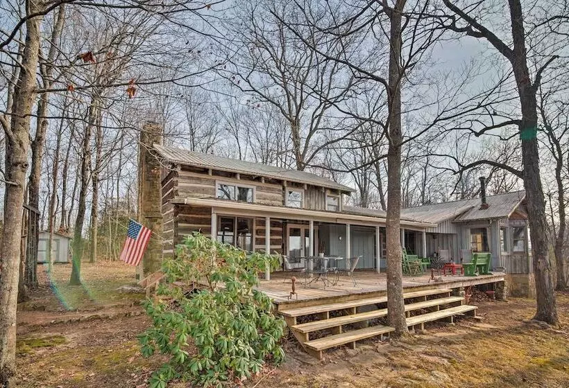 Cozy Cumberland Mountain Cabin W/ Stunning Views!