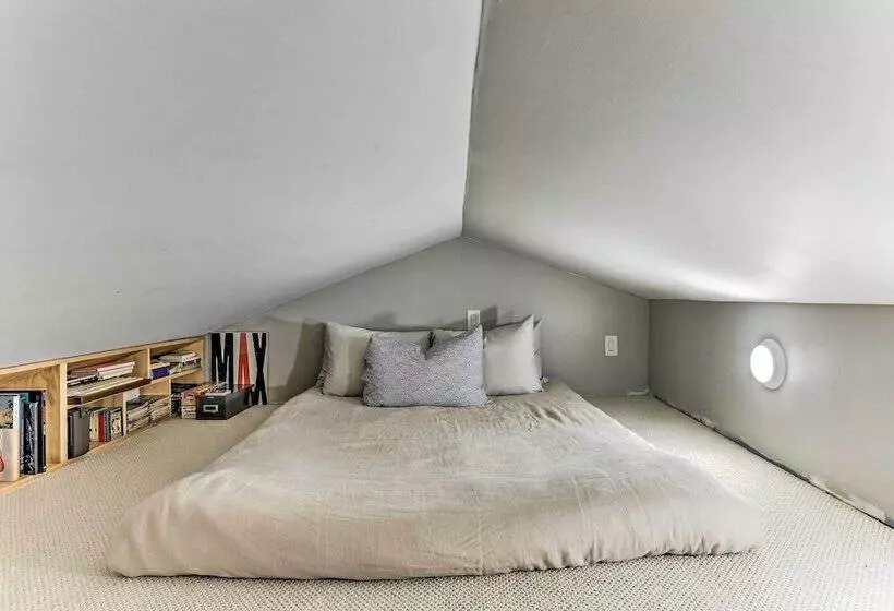 Cozy White Lake Home W/ Patio, Deck & Grill!