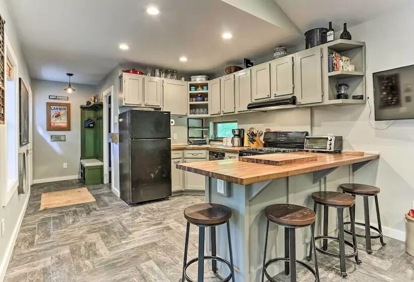 Cozy White Lake Home W/ Patio, Deck & Grill!