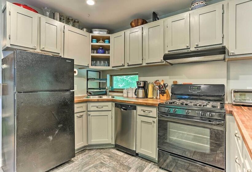 Cozy White Lake Home W/ Patio, Deck & Grill!