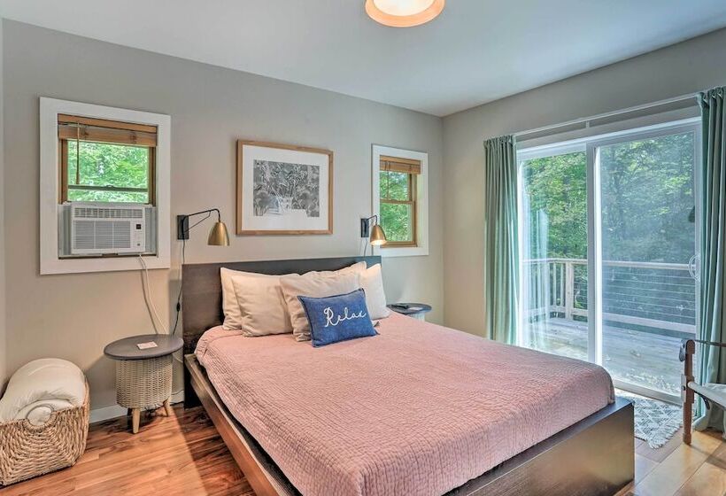 Cozy White Lake Home W/ Patio, Deck & Grill!