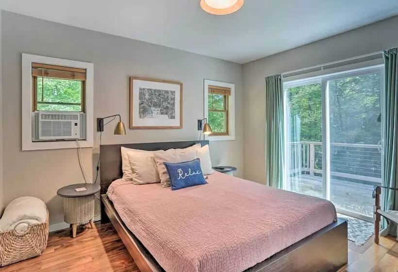 Cozy White Lake Home W/ Patio, Deck & Grill!