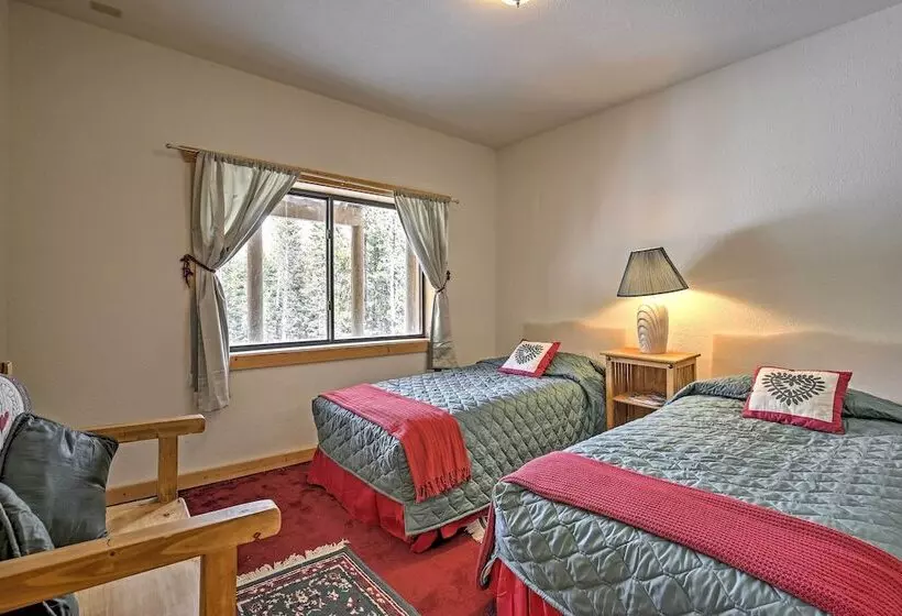 Expansive Alma Cabin W/ Hot Tub & Mountain Views!