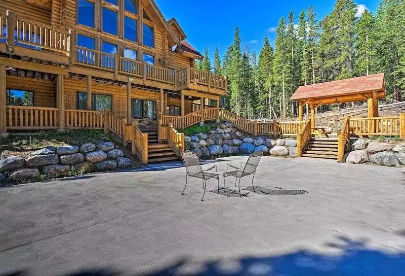Expansive Alma Cabin W/ Hot Tub & Mountain Views!