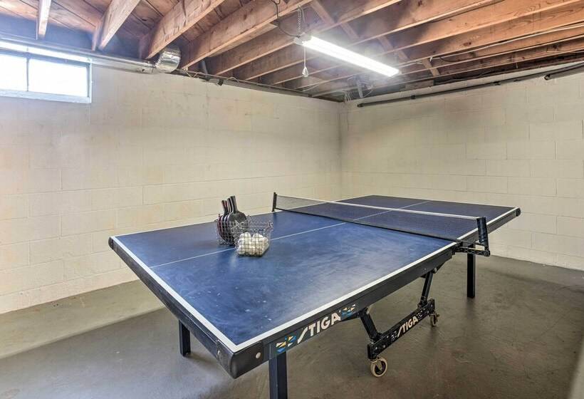 Family Friendly Retreat W/ Hot Tub: 1 Mi To Dtwn