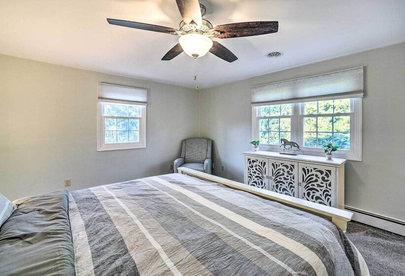 Family Friendly Retreat W/ Hot Tub: 1 Mi To Dtwn