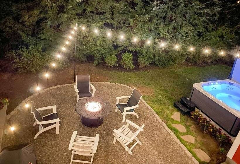 Family Friendly Retreat W/ Hot Tub: 1 Mi To Dtwn