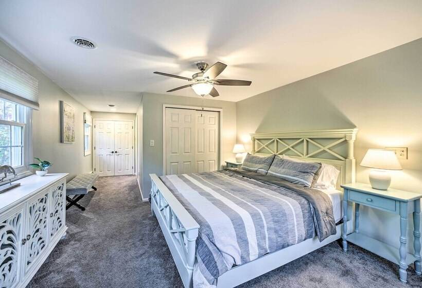 Family Friendly Retreat W/ Hot Tub: 1 Mi To Dtwn