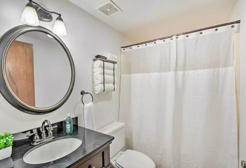 Franklin Home W/ Hot Tub & Mtn Views!