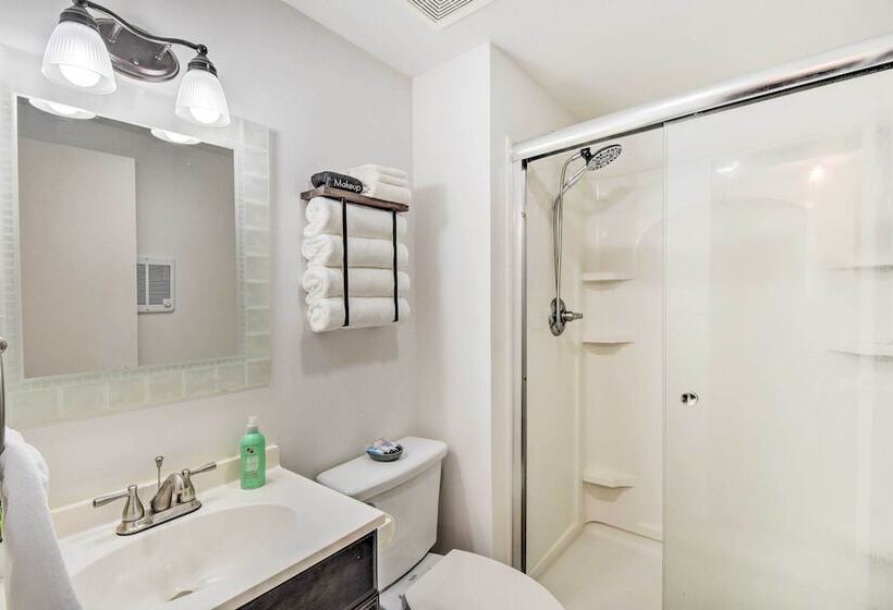 Franklin Home W/ Hot Tub & Mtn Views!