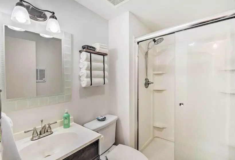 Franklin Home W/ Hot Tub & Mtn Views!