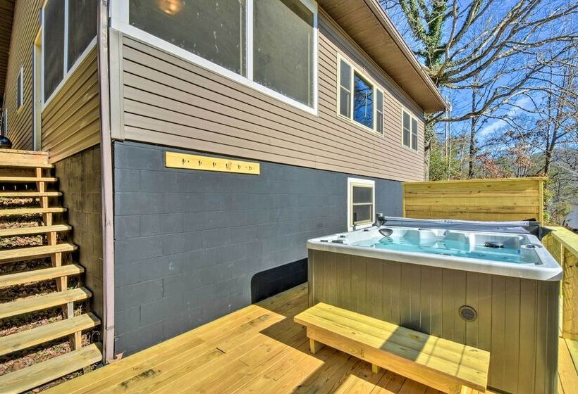 Franklin Home W/ Hot Tub & Mtn Views!