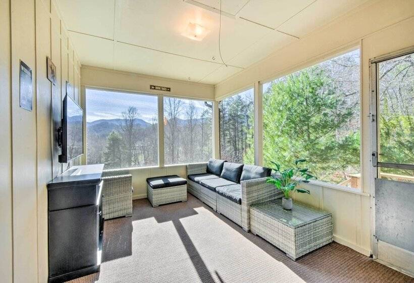 Franklin Home W/ Hot Tub & Mtn Views!