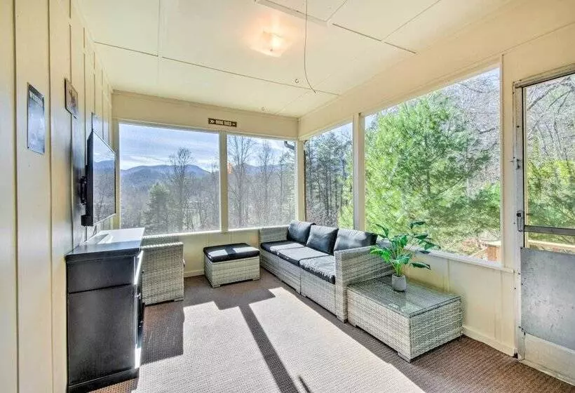Franklin Home W/ Hot Tub & Mtn Views!
