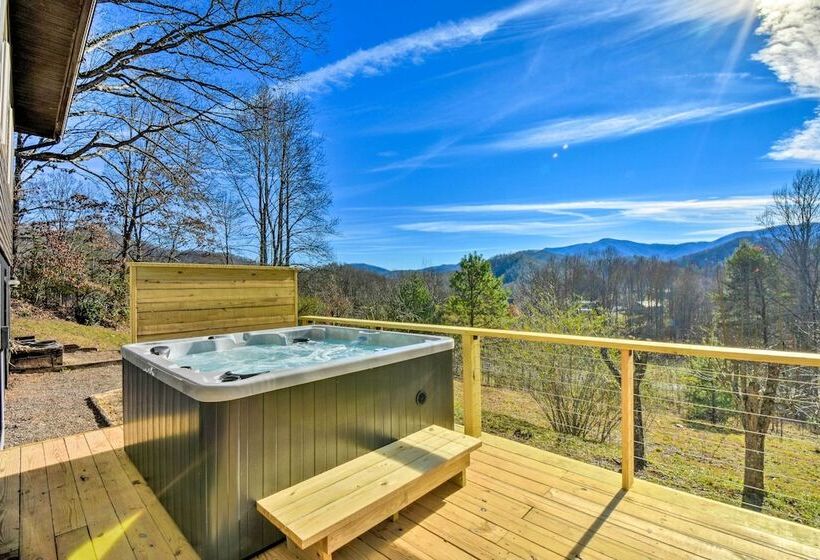 Franklin Home W/ Hot Tub & Mtn Views!