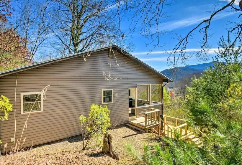 Franklin Home W/ Hot Tub & Mtn Views!