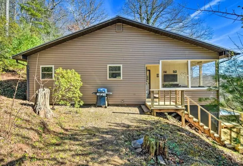Franklin Home W/ Hot Tub & Mtn Views!