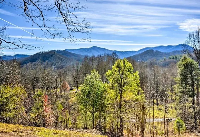 Franklin Home W/ Hot Tub & Mtn Views!
