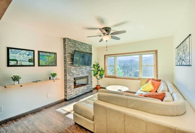 Franklin Home W/ Hot Tub & Mtn Views!