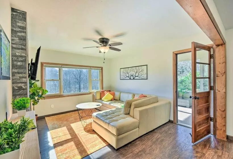 Franklin Home W/ Hot Tub & Mtn Views!