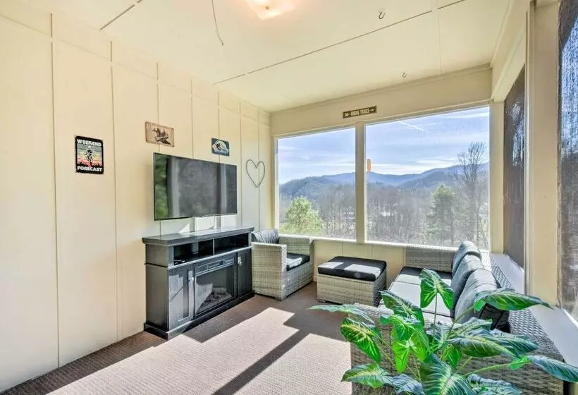 Franklin Home W/ Hot Tub & Mtn Views!