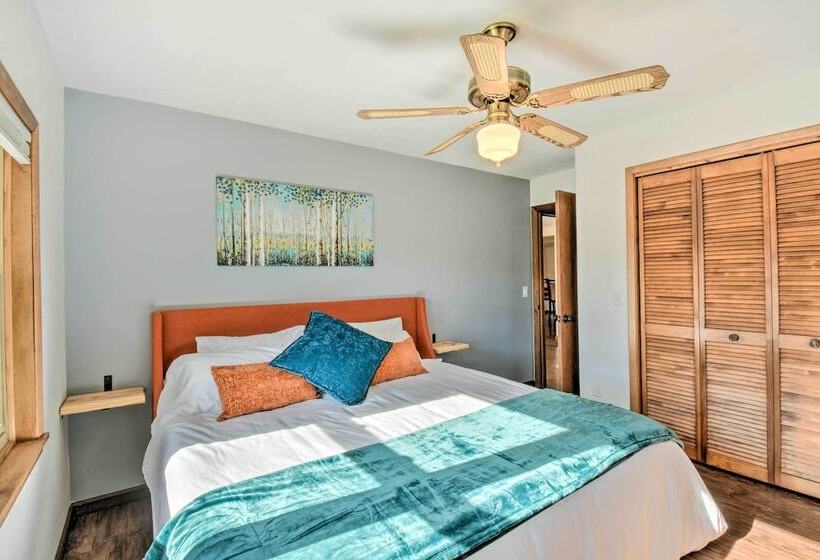 Franklin Home W/ Hot Tub & Mtn Views!