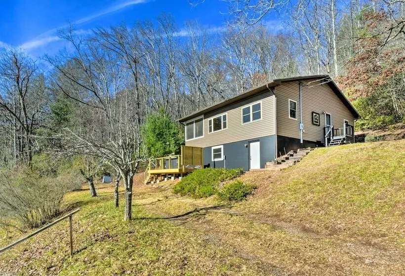 Franklin Home W/ Hot Tub & Mtn Views!
