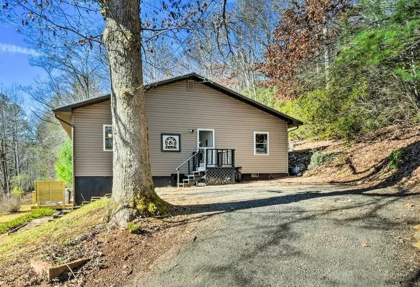 Franklin Home W/ Hot Tub & Mtn Views!