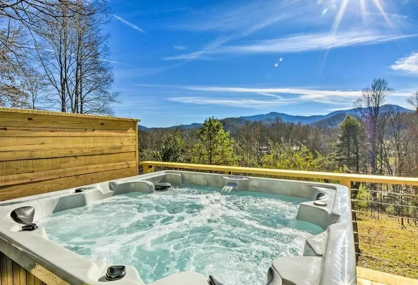 Franklin Home W/ Hot Tub & Mtn Views!