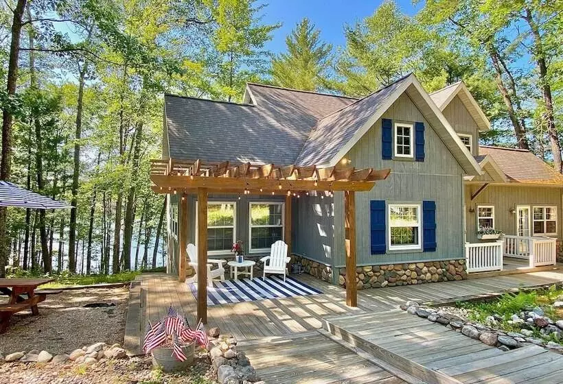 The Minocqua Blue House  W/ Private Beach & Pier