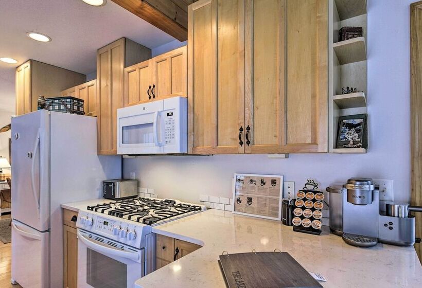 The Minocqua Blue House  W/ Private Beach & Pier