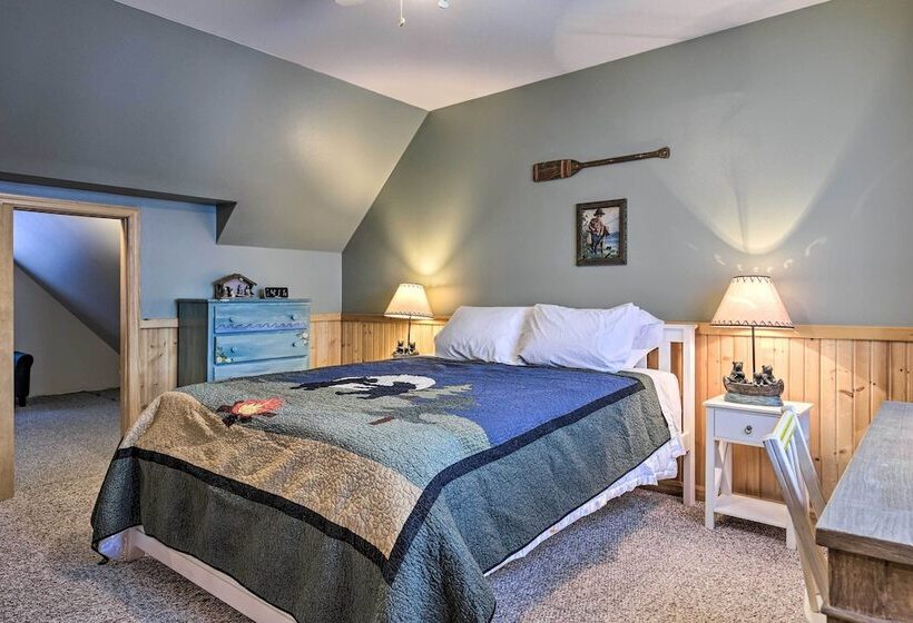 The Minocqua Blue House  W/ Private Beach & Pier