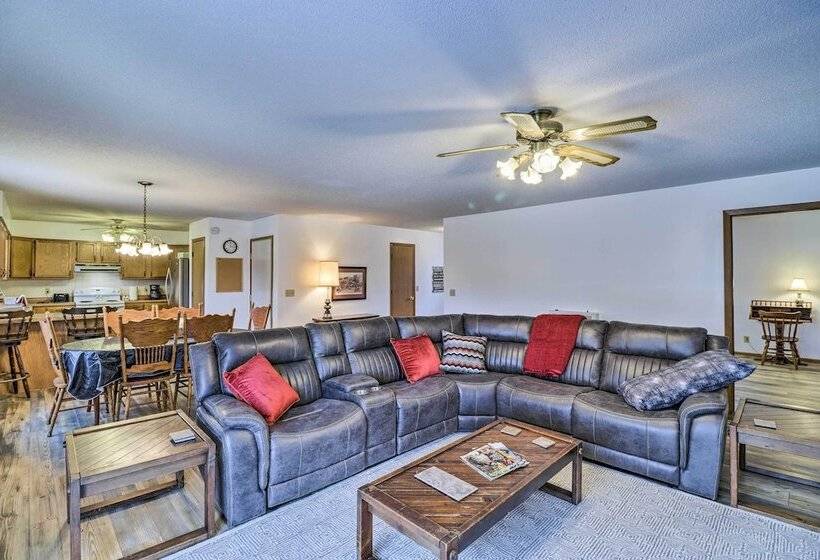 Henderson Home W/ Patio: 1 Mi To Norfork Lake