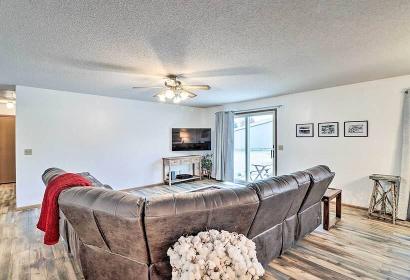 Henderson Home W/ Patio: 1 Mi To Norfork Lake