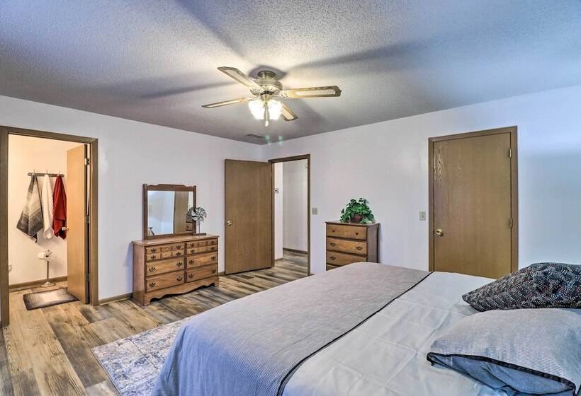 Henderson Home W/ Patio: 1 Mi To Norfork Lake