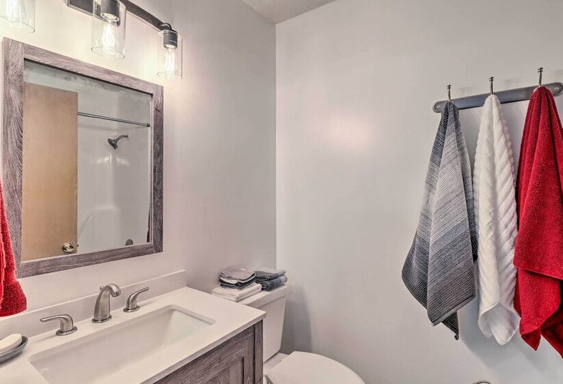 Henderson Home W/ Patio: 1 Mi To Norfork Lake