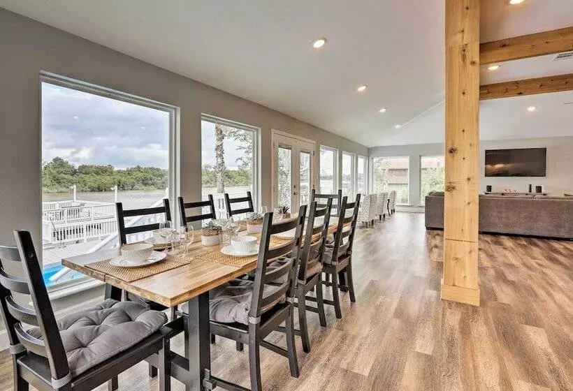 Home On San Jacinto River W/ Pool, Dock & Deck!