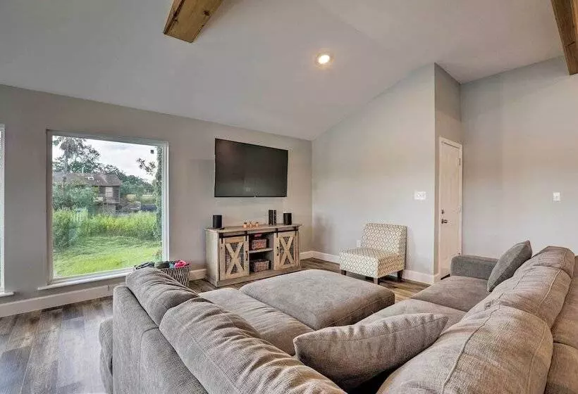 Home On San Jacinto River W/ Pool, Dock & Deck!