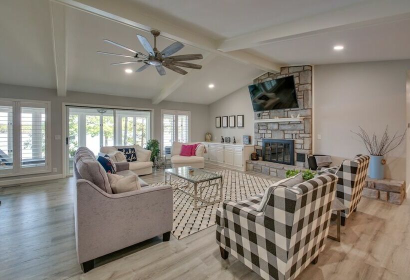 Hot Springs Village Lakehouse Near Golfing!