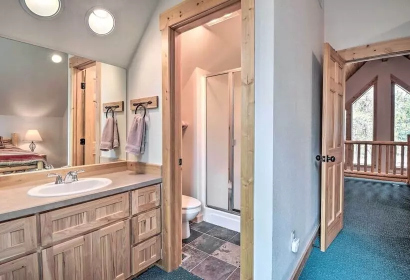 Klamath Falls Family Cottage: Hike & Explore!