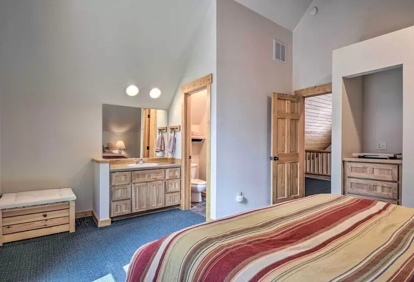 Klamath Falls Family Cottage: Hike & Explore!