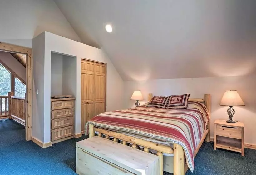 Klamath Falls Family Cottage: Hike & Explore!