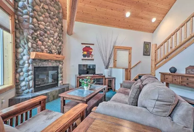 Klamath Falls Family Cottage: Hike & Explore!