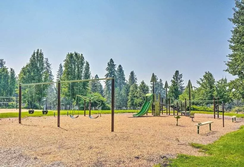 Klamath Falls Family Cottage: Hike & Explore!