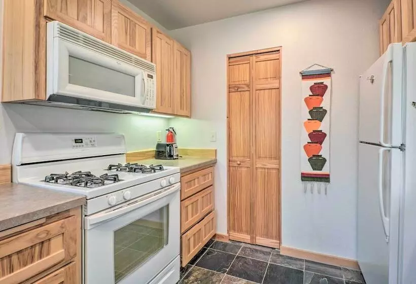 Klamath Falls Family Cottage: Hike & Explore!