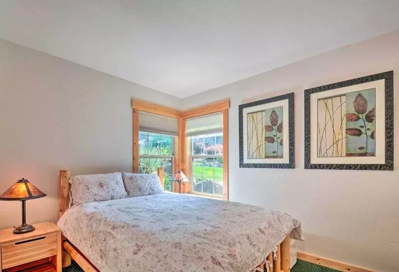 Klamath Falls Family Cottage: Hike & Explore!