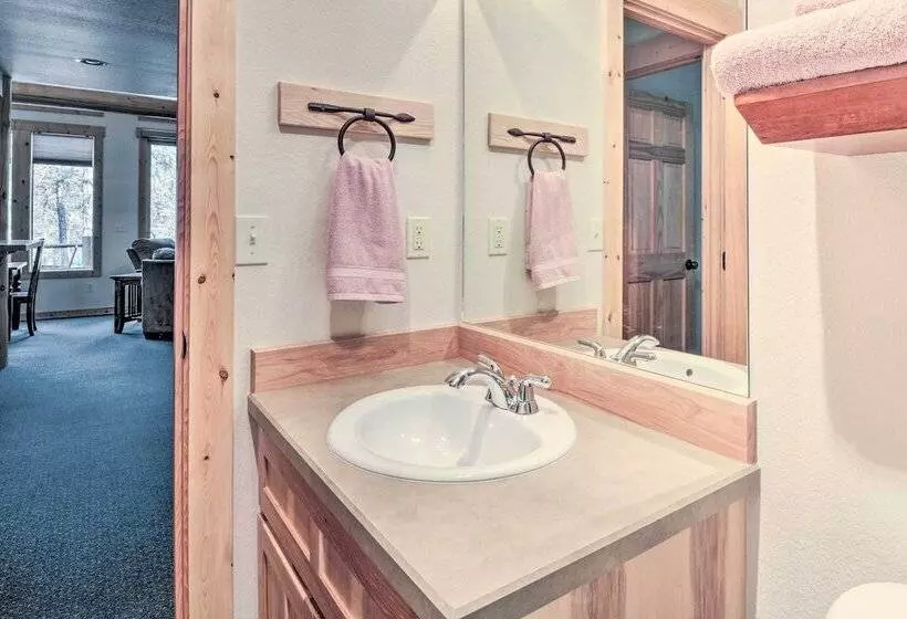 Klamath Falls Family Cottage: Hike & Explore!