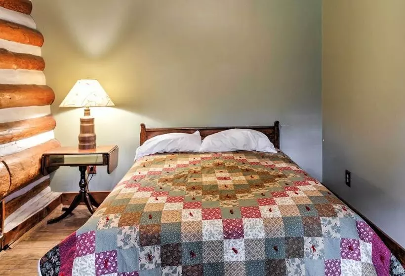 Lakefront Mercer Cabin W/ Fire Pit & Porch