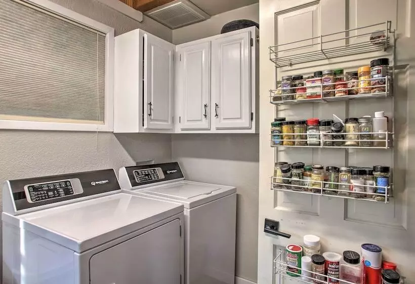 Lakefront Getaway W/ Hot Tub ~ 14 Mi To Schweitzer